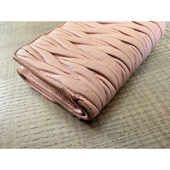 Authentic Miu Miu Matelasse - Pink Blush Leather Trifold Wallet - Picture 8 of 13